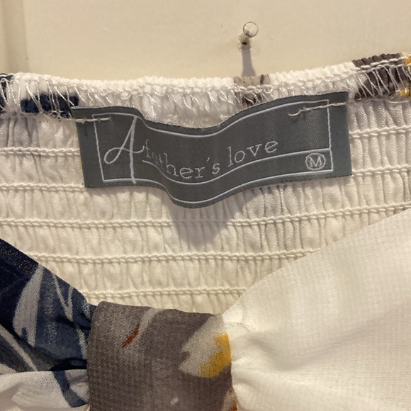 Flowered M top - Picture 3 of 3